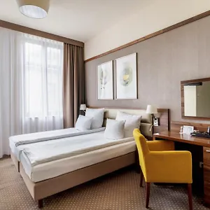 Golden Tulip Center Hotell