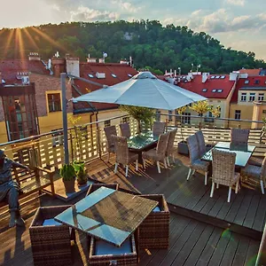 Otel Julian ****